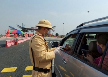 Quảng Ninh khôi phục hoạt động vận tải hành khách, kích hoạt camera giám sát