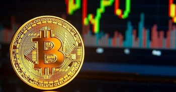 Bitcoin trong "cơn điên" tăng giá, cho chứng khoán và vàng "hít khói"
