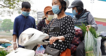 Người dân Thủ đô "giải cứu" rau củ cho nông dân Hà Nội: Dân nào cũng thương