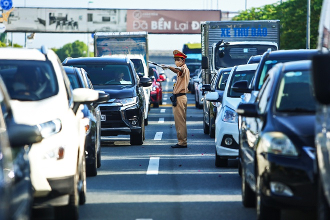 Xử lý nghiêm các hành vi vi phạm giao thông trong ngày cuối nghỉ Tết