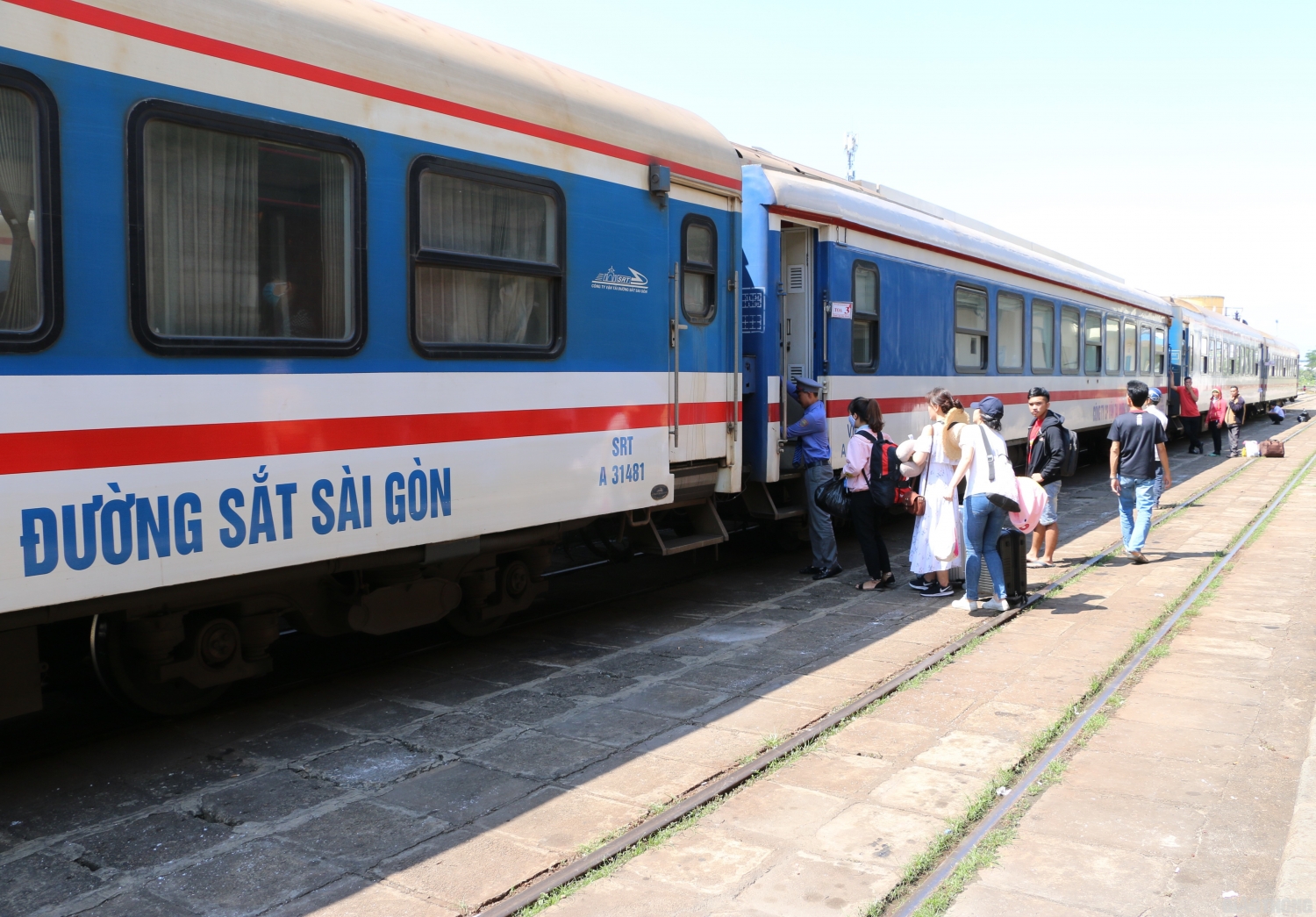 Đường sắt giảm 15-40% giá vé khách đoàn du lịch