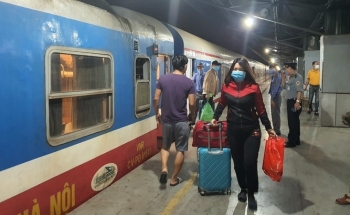 Đường sắt tạm dừng chạy tàu Hà Nội - Vinh, tiếp tục giảm giá nhiều tàu