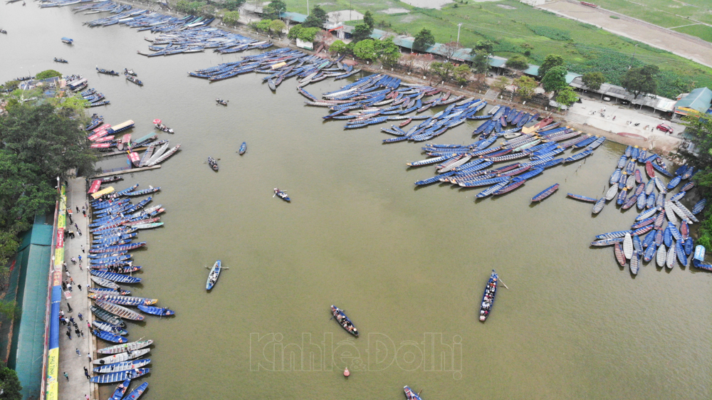 Ngày đầu mở cửa chùa Hương 2021: Còn nhiều du khách không đeo khẩu trang hoặc đeo chống đối