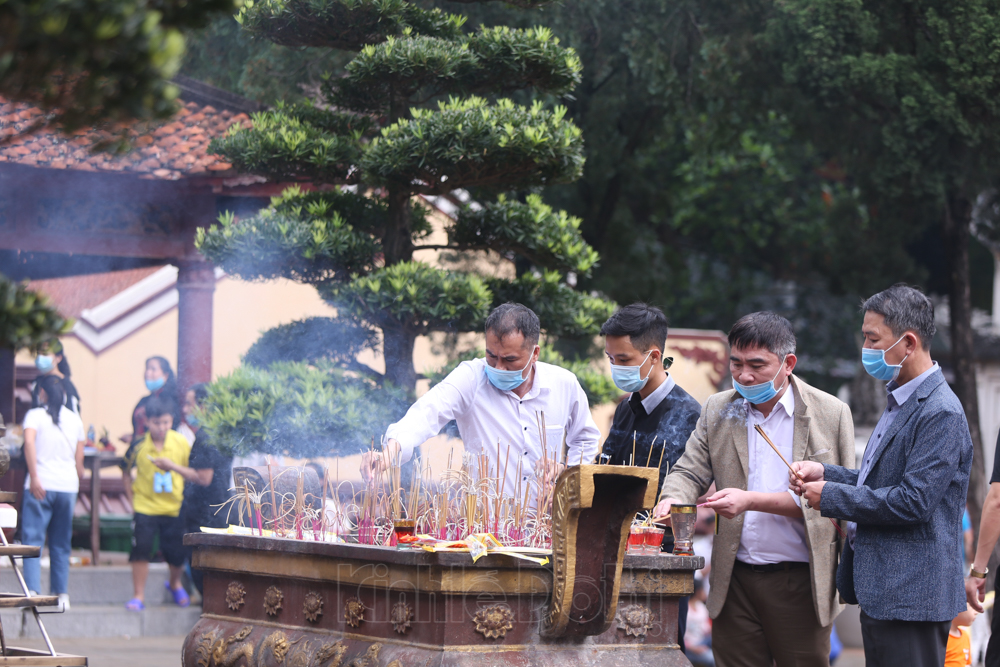 Ngày đầu mở cửa chùa Hương 2021: Còn nhiều du khách không đeo khẩu trang hoặc đeo chống đối