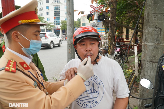 Theo chân CSGT bắt hàng loạt 