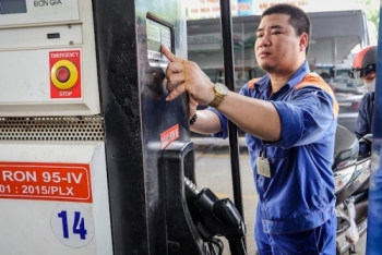 Giá xăng dầu tăng liên tiếp tác động tới thị trường ra sao?