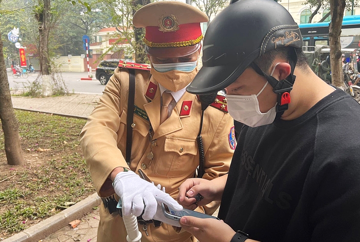 Ngày đầu nộp phạt trực tuyến lĩnh vực vi phạm giao thông: Tạo tiện lợi cho người dân