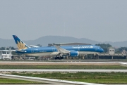 Tiếp tục tổ chức nhiều chuyến bay đưa công dân Việt Nam sơ tán khỏi Ukraine về nước