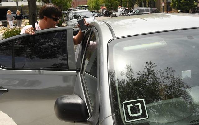 Từ chối người khiếm thị, Uber bị yêu cầu bồi thường 1,1 triệu USD - 1