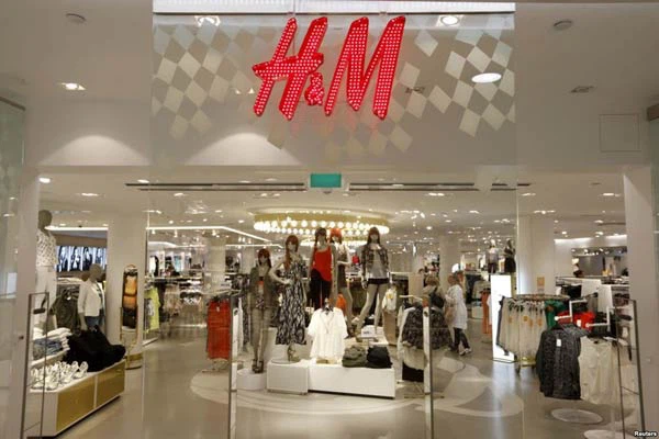 Cửa hàng H&amp;M tại Việt Nam.