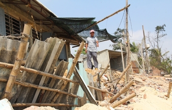 Quảng Nam: Hàng chục nhà dân nguy cơ bị biển “nuốt trôi”