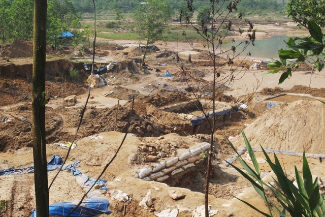 Vàng tặc ở Bồng Miêu: Tiền công ngày 200 nghìn, thấy công an là phải trốn - 1