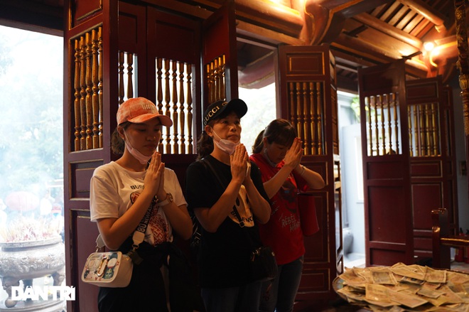 Hàng nghìn du khách đội mưa đi lễ đền Hùng dù chưa tới ngày khai hội - 8