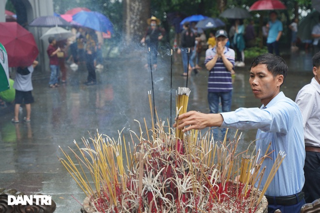 Hàng nghìn du khách đội mưa đi lễ đền Hùng dù chưa tới ngày khai hội - 9