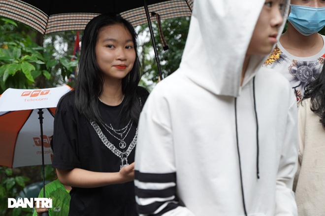 Hàng nghìn du khách đội mưa đi lễ đền Hùng dù chưa tới ngày khai hội - 4