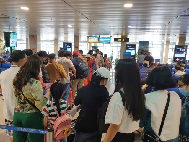 Sân bay Tân Sơn Nhất, ngày cao điểm 631 chuyến bay, gần 100.000 hành khách - 10