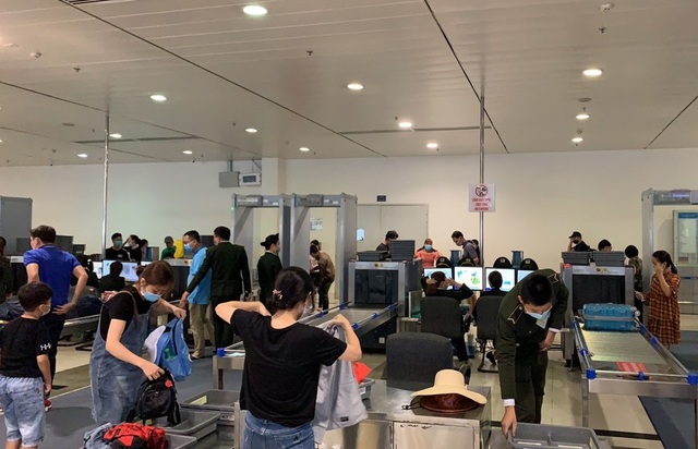 Sân bay Tân Sơn Nhất, ngày cao điểm 631 chuyến bay, gần 100.000 hành khách - 7