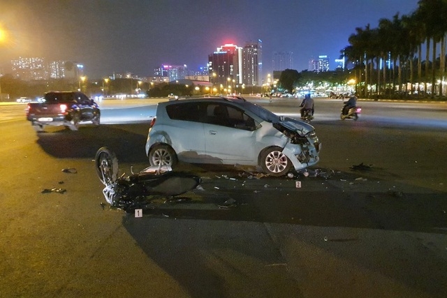 Hà Nội: Tìm nhân chứng vụ tai nạn khiến người đi xe máy tử vong