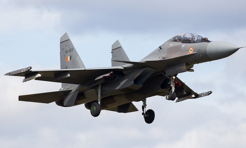 Su-30 Ấn Độ truy đuổi, buộc vận tải cơ Ukraine hạ cánh
