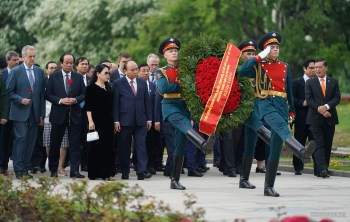 Thủ tướng thăm một số ‘địa chỉ đỏ’ tại Saint Petersburg
