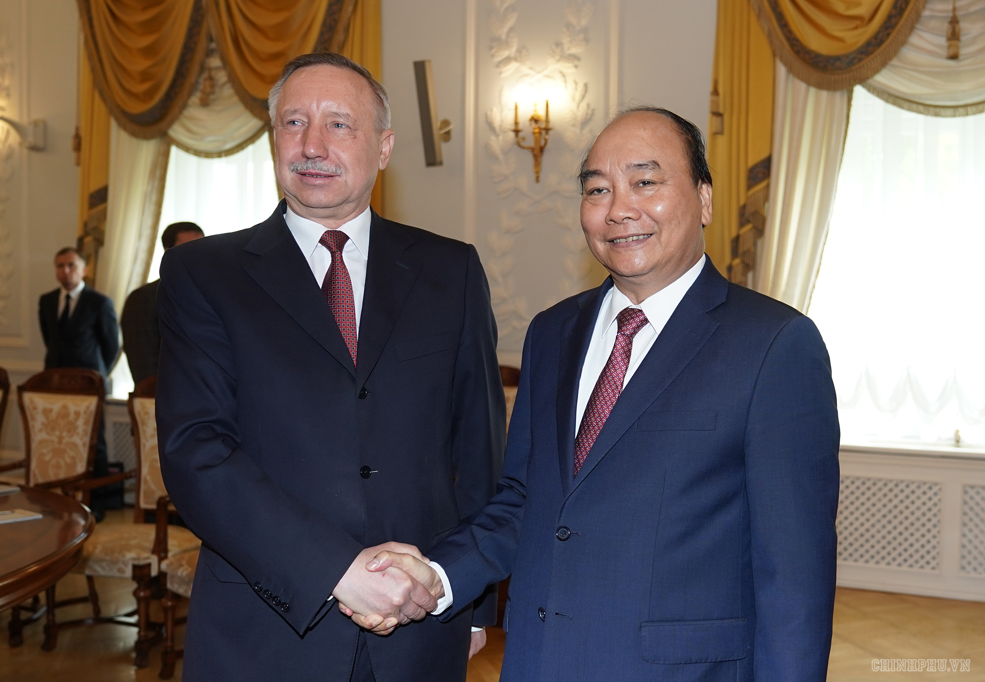 Thủ tướng gặp Quyền Thống đốc Saint Petersburg