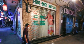 Sau vụ xử phạt karaoke trá hình, loạt phố massage ở TP HCM đóng cửa im lìm