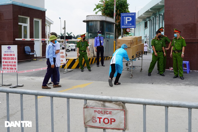 Khẩn cấp tiếp tế khẩu trang, lương thực vào Bệnh viện K Tân Triều - 3