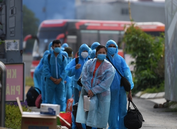 Bắc Giang: Di chuyển khoảng 2.800 công nhân ra khỏi tâm dịch Núi Hiểu