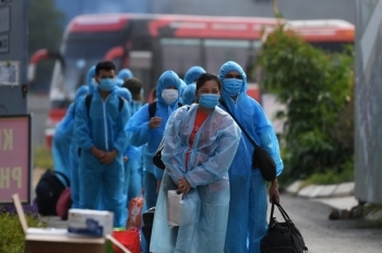 Bắc Giang: Di chuyển khoảng 2.800 công nhân ra khỏi tâm dịch Núi Hiểu
