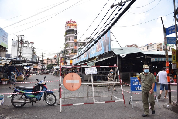 TP HCM: Phong tỏa tạm thời Mega Market An Phú, một phần chợ Bà Chiểu