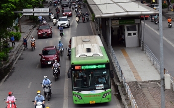Cân nhắc đề xuất dùng chung làn đường ưu tiên của xe buýt BRT