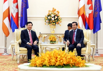 Phó Thủ tướng, Bộ trưởng Ngoại giao Phạm Bình Minh gặp Thủ tướng Vương quốc Campuchia