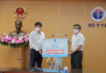 Tin tức Covid-19 ngày 20/8: Tập đoàn Dầu khí Việt Nam trao tặng 200 máy thở cho TP HCM và các tỉnh phía Nam
