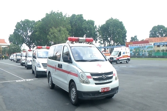 TP HCM: Nhận bàn giao 30 xe cứu thương, đẩy nhanh triển khai trạm y tế lưu động