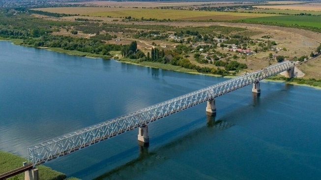 Ukraine tấn công 2 cây cầu chiến lược do Nga kiểm soát tại Kherson