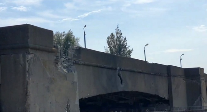 Ukraine tấn công 2 cây cầu chiến lược do Nga kiểm soát tại Kherson - 2