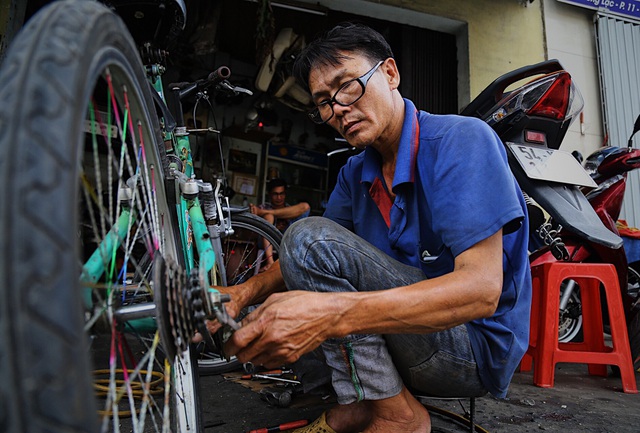 Lão sửa xe khùng và hơn 300 chiếc xe đạp tặng trẻ em nghèo - 2