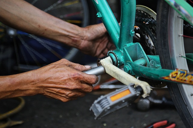 Lão sửa xe khùng và hơn 300 chiếc xe đạp tặng trẻ em nghèo - 12