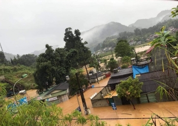 Mưa lớn, lũ sông Hồng dâng cao gây ngập nhiều nơi ở Lào Cai