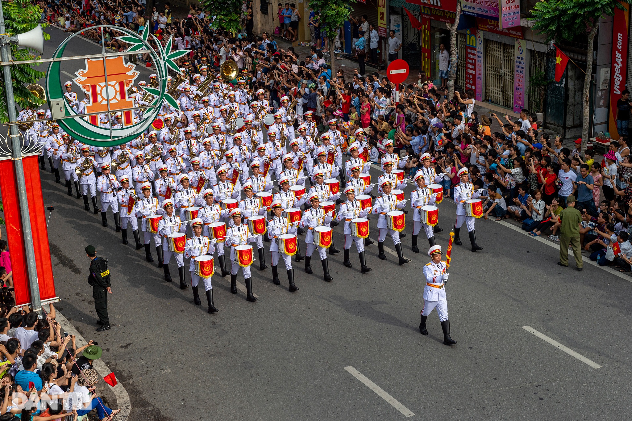 Ngắm Lễ diễu binh hùng tráng, rộn ràng đường phố Thủ đô dịp Quốc khánh 2015 - 23