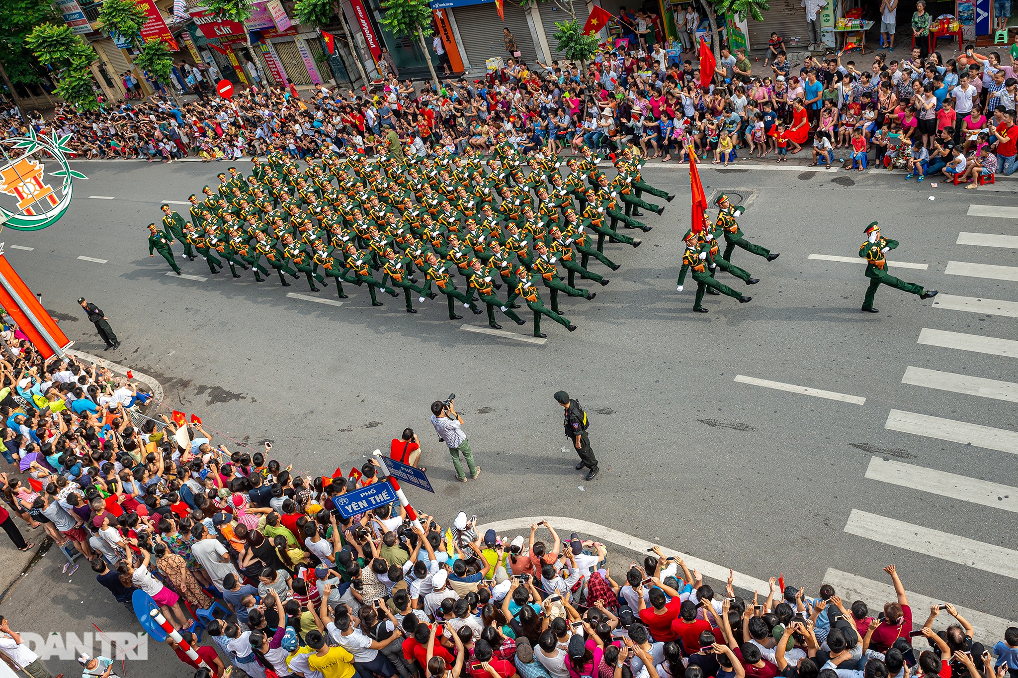 Ngắm Lễ diễu binh hùng tráng, rộn ràng đường phố Thủ đô dịp Quốc khánh 2015 - 24