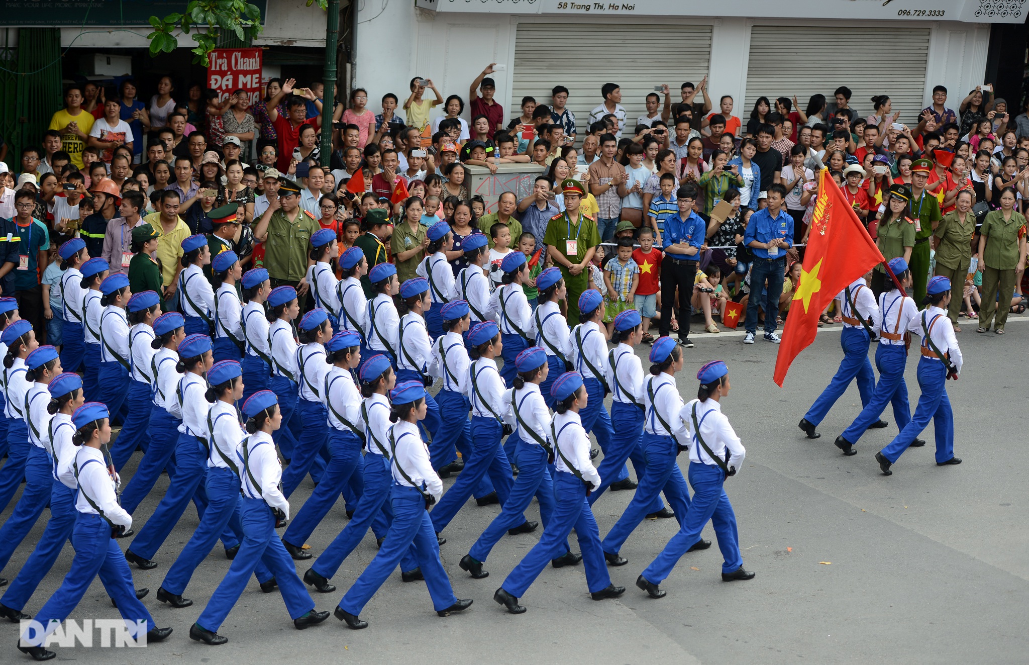 Ngắm Lễ diễu binh hùng tráng, rộn ràng đường phố Thủ đô dịp Quốc khánh 2015 - 39