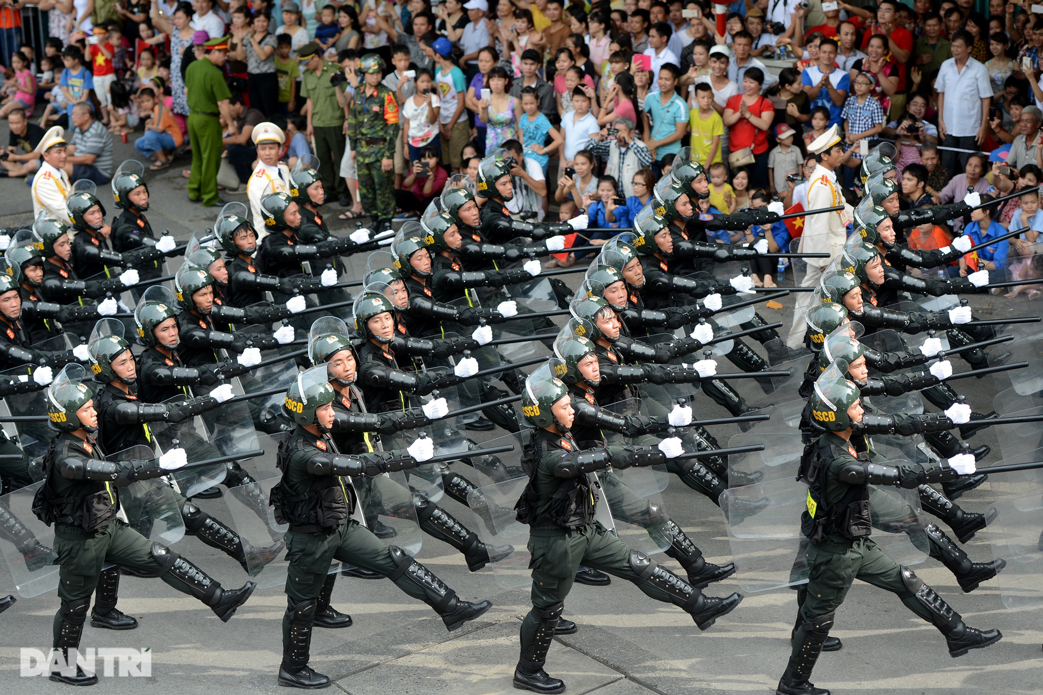 Ngắm Lễ diễu binh hùng tráng, rộn ràng đường phố Thủ đô dịp Quốc khánh 2015 - 37