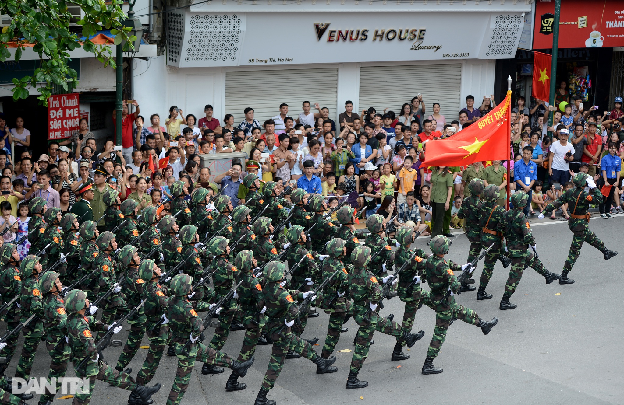 Ngắm Lễ diễu binh hùng tráng, rộn ràng đường phố Thủ đô dịp Quốc khánh 2015 - 32