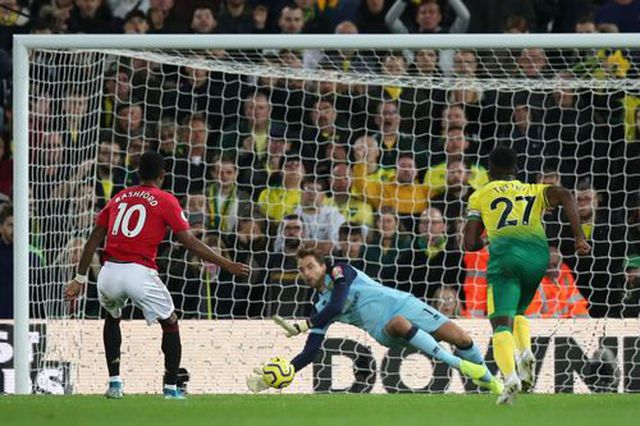Norwich 1-3 Man Utd: Rashford, Martial cùng đá hỏng 11m