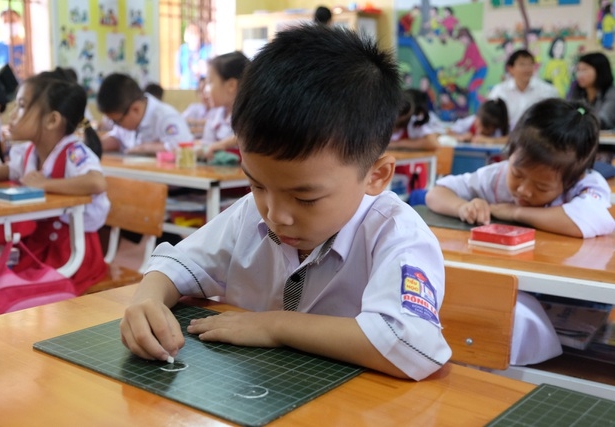 Phụ huynh “bế tắc” khi dạy con học tiếng Việt lớp 1: Bộ GD&ĐT nói gì?