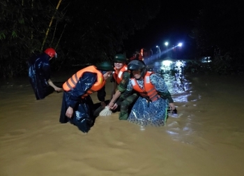 37 người chết và mất tích do mưa lũ miền Trung