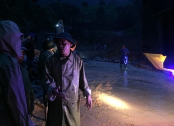 Nỗ lực xuyên đêm tìm kiếm 8 chiến sĩ còn lại trong vụ lở núi ở Quảng Trị