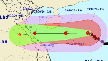 Bão số 8 đổ bộ miền Trung gây mưa, khả năng Biển Đông xuất hiện bão số 9