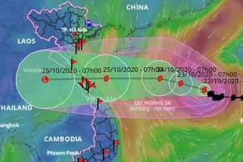 Bão số 8 giảm cường độ khi đổ bộ Hà Tĩnh - Quảng Bình